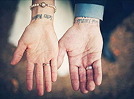 手腕情侣纹身小图案简约英文纹身秀