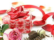 甜蜜巧克力搭配粉嫩玫瑰