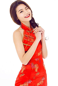 香港演员周秀娜红装拜年性感图片