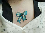 女生颈部纹身刺青图片小巧可爱