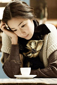 韩国女演员崔智友温婉甜美户外写真
