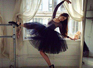 跳芭蕾的女孩唯美意境图