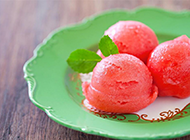 自制草莓冰淇淋唯美高清图片