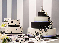 简单的多层婚庆蛋糕图片