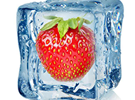 冰块里的红色草莓图片