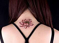 唯美颈部花卉艺术纹身图片