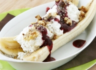 香蕉船硬质冰淇淋图片 美食夏季冷饮香蕉船冰淇淋大图