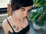 欧美女生胸前个性锚纹身图案图片图片
