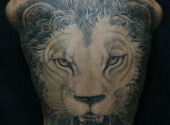 满背狮子纹身图片 美女满背霸气狮子纹身图集