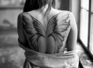 女性背部唯美漂亮的蝴蝶翅膀纹身