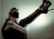 手臂藤蔓纹身 女人手臂漂亮的花卉藤蔓图腾纹身图片