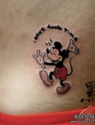 腰部可爱的卡通米老鼠纹身图片