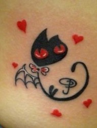 可爱爱心猫咪纹身图片