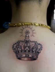 背部好看精美的皇冠纹身图片