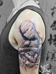 手臂经典很酷的木乃伊纹身图片