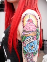 女人手臂前卫流行的冰激凌与玫瑰花纹身图片