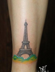 手臂前卫流行的一张巴黎埃菲尔铁塔纹身图片