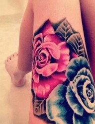 腿部妖艳的玫瑰纹身