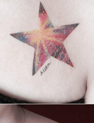 女人胸前前卫的彩色星空五角星纹身图片