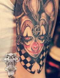 手臂前卫流行的一张小丑纹身图片