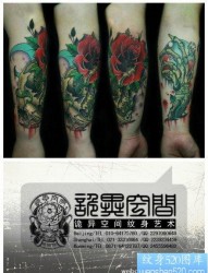 手臂流行很酷的玫瑰花鬼爪纹身图片