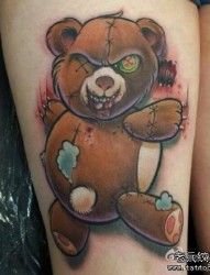 女人腿部前卫经典一张布偶熊纹身图片