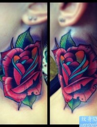 脖子上的一张欧美玫瑰花纹身图片