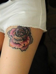 美女腿部漂亮好看的玫瑰花纹身图片