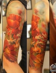 手臂漂亮唯美的欧美彩色花卉纹身图片