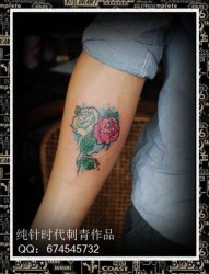 手臂唯美流行的玫瑰花纹身图片