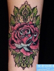 手臂漂亮流行的new school玫瑰花纹身图片
