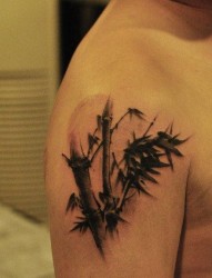 男生手臂经典的黑灰竹子纹身图片