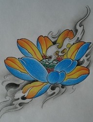 彩色花卉纹身图片：彩色莲花纹身图案