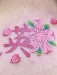 花卉纹身图片：颈部彩色樱花纹身图案