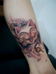 女孩子腿部笑脸猫咪纹身图片