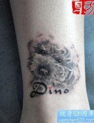 女孩子腿部可爱的小狗狗纹身图片