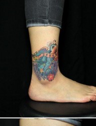 女人腿部好看的彩色燕子纹身图片
