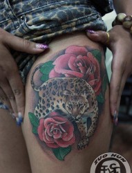 美女腿部豹子与玫瑰花纹身图片