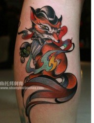 腿部一张新式传统狐狸纹身图片