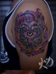 手臂一张抽烟的猫咪纹身图片