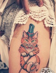 女人腿部前卫很酷的猫咪纹身图片