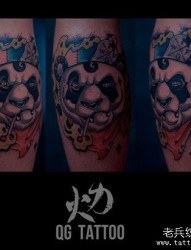 腿部很酷前卫的熊猫纹身图片