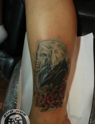 腿部一张前卫流行的大象先生纹身图片