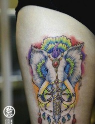 美女腿部精美漂亮的大象纹身图片