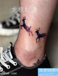 腿部流行小巧的小鹿纹身图片