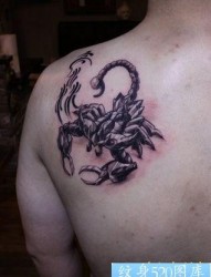 蝎子纹身图片：肩部机械蝎子纹身图案