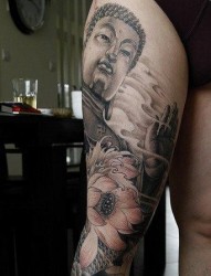 腿部超经典的一张佛纹身图片