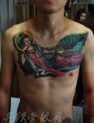 男性胸部一张彩色观音纹身图片