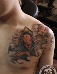 男性胸前经典的普贤菩萨纹身图片