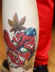 宗教纹身图片：腿部彩色天狗纹身图案